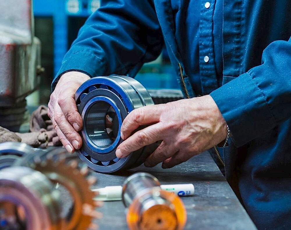 Sanayide verimlilik ve kalite yalnızca makine yatırımıyla değil, insan bilgisi ve doğru karar süreçleriyle oluşur.