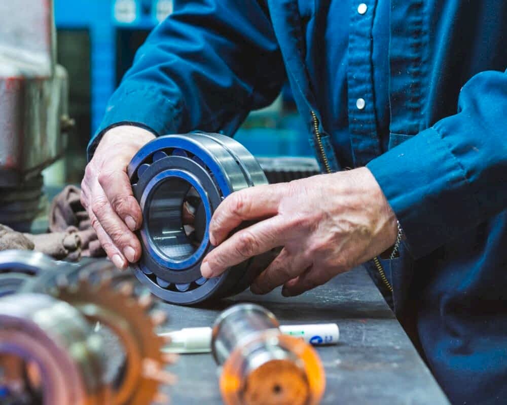 Sanayide verimlilik ve kalite yalnızca makine yatırımıyla değil, insan bilgisi ve doğru karar süreçleriyle oluşur.